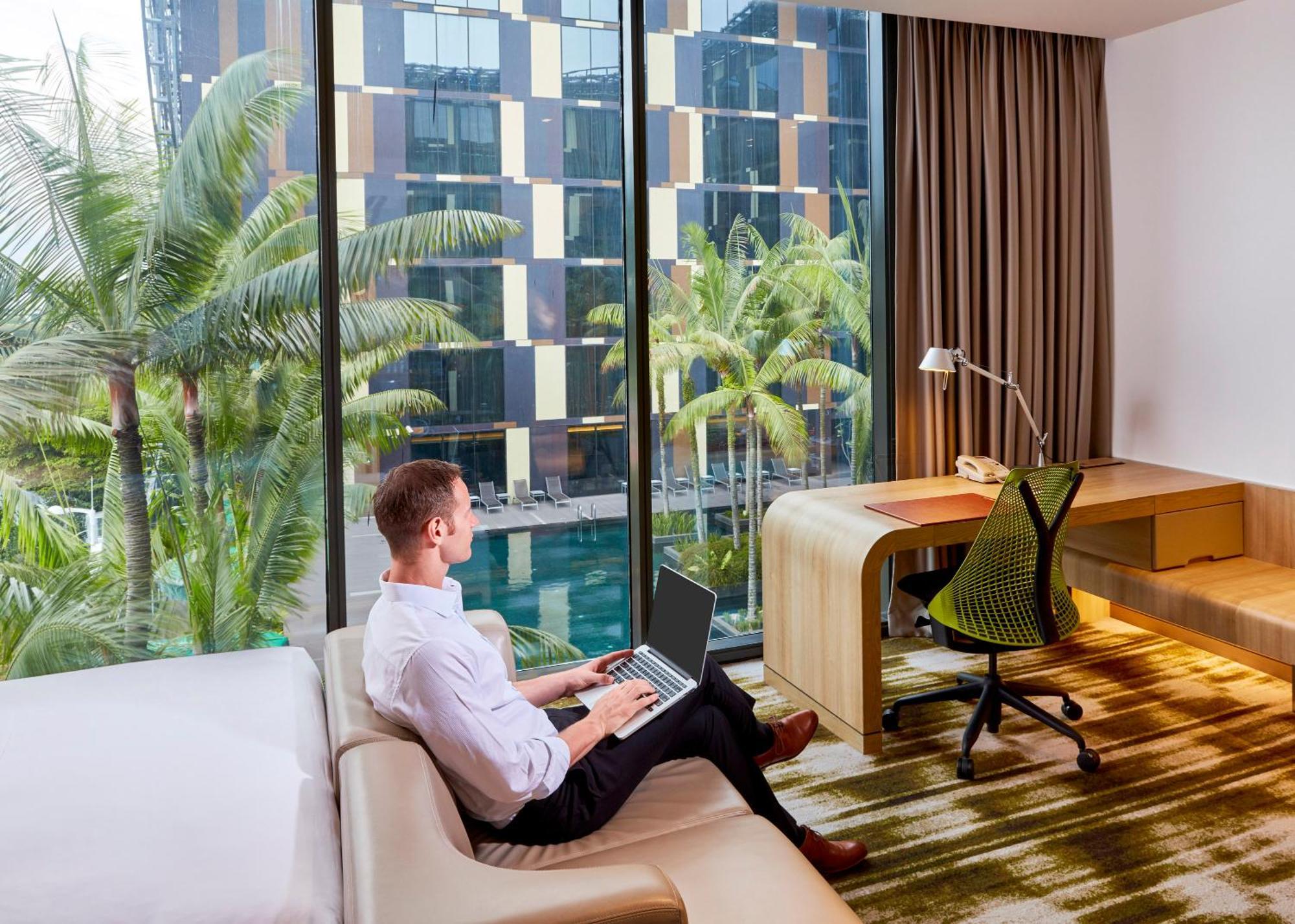 Crowne Plaza Changi Airport By Ihg Сингапур Экстерьер фото A guest at the hotel